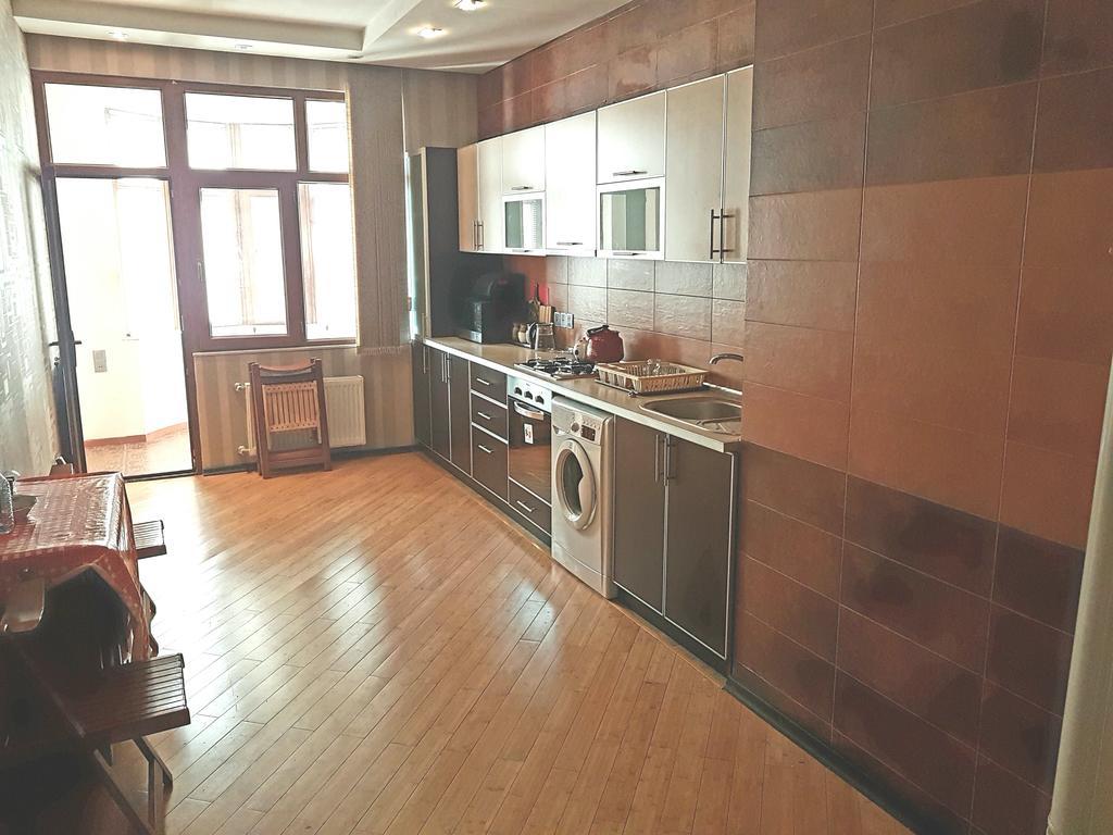 Apartment On Mirqasimov St.29 Baku Exteriör bild